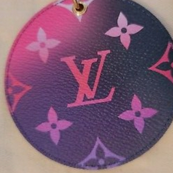 Louis Vuitton Keychain - Picture 2 of 4